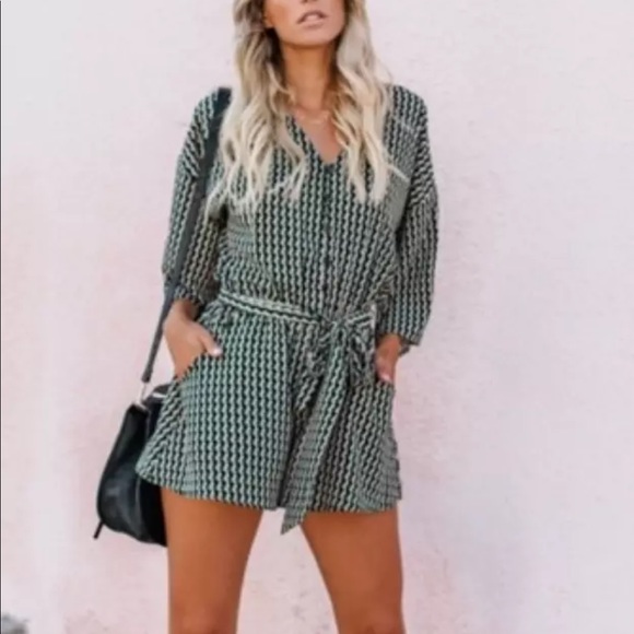 Vici Pants - Vici 3/4 sleeves shorts romper size Medium